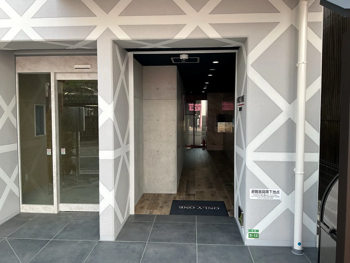 三田市中町にあるダンブランシュサンダの建物入口