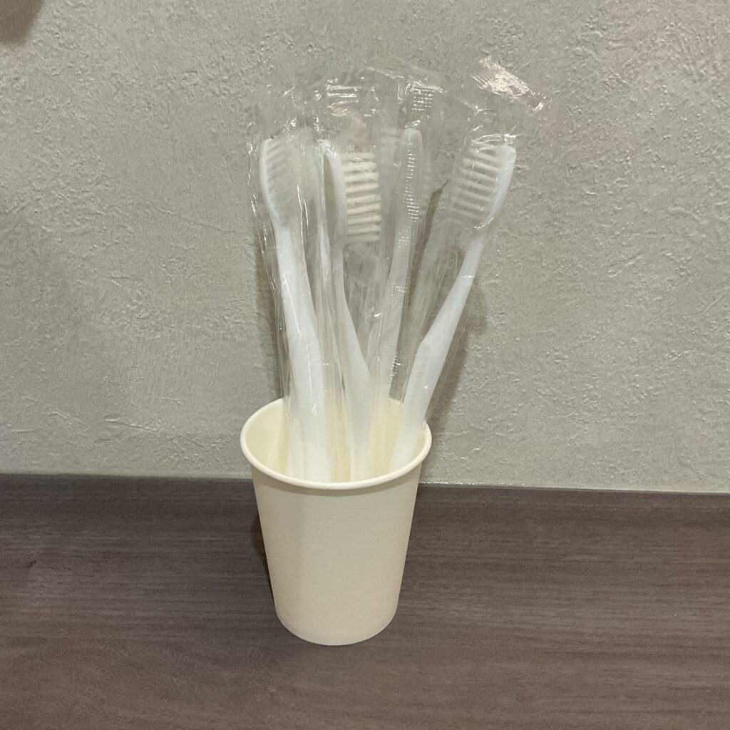 歯ブラシももちろん個包装。ホワイトニングに特化した極細毛のブラシ。