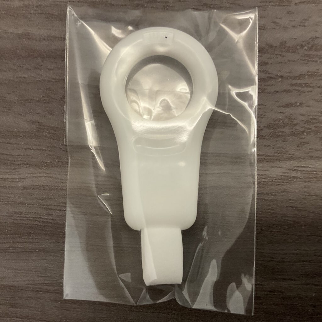 特殊加工メラミンフォームを使用して、繊維の先端が2〜3ミクロンとても小さく、歯の表面の穴の奥まで入り込み、穴の底をきれいにすることができるので、歯の着色汚れを取ることができる仕様となっています。